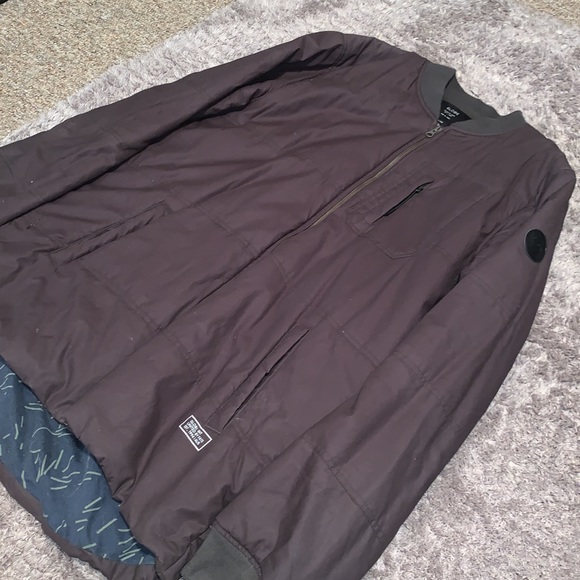 Globe Jacket - Picture 2 of 8